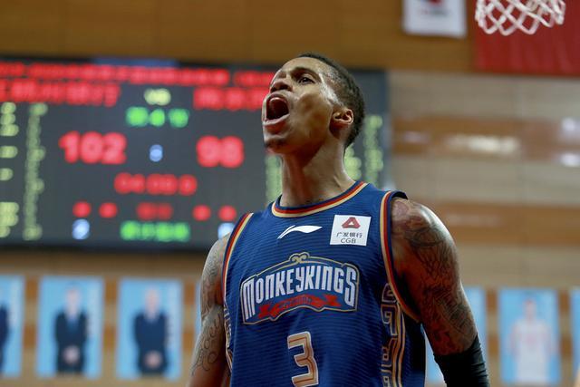 郭艾伦：人生总是充满坎坷 我腿完蛋了